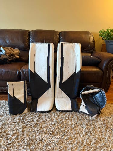 35" 2023 Bauer Custom Regular Goalie Full Set Pro Stock (Used)