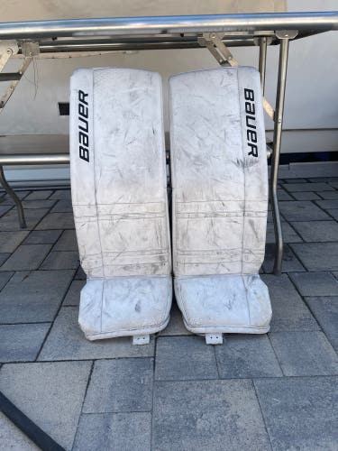 Medium Bauer Vapor X50 Goalie Leg Pads (Used)