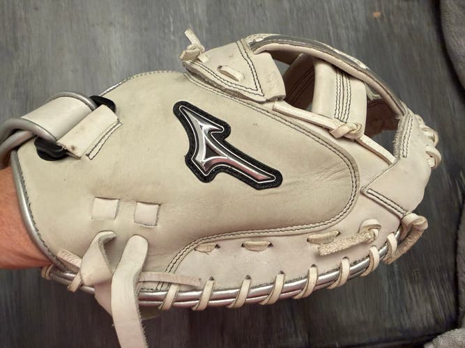 Mizuno MVP Prime SE RH Softball Glove 34" (Used/like new