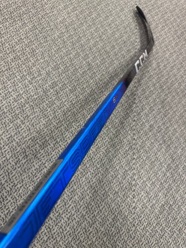 Intermediate Blue CCM JetSpeed FT8 Pro Right Handed Hockey Stick P28+1/4 55 Flex (New)