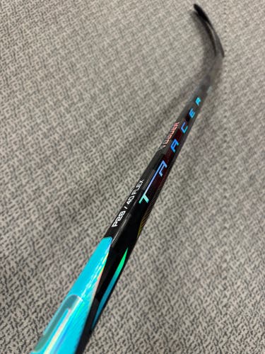 Junior Teal Bauer Nexus Tracer Right Handed Hockey Stick P28 40 Flex (New)