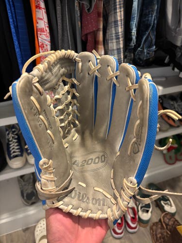 Wilson A2000 RH Baseball Glove 12.25" (Used)