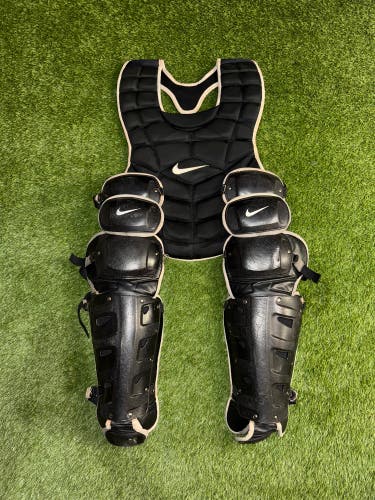 Nike Vapor Catcher’s Gear Set Black 17”