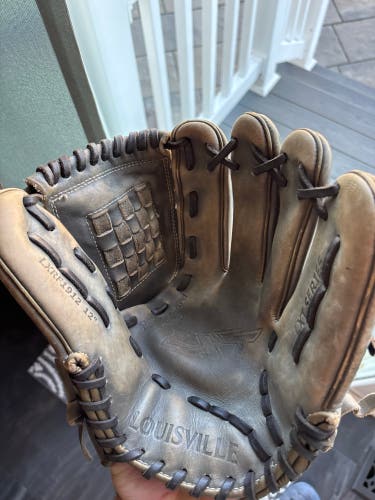 Louisville Slugger LXT RH Infield Baseball Glove 12" (Used)