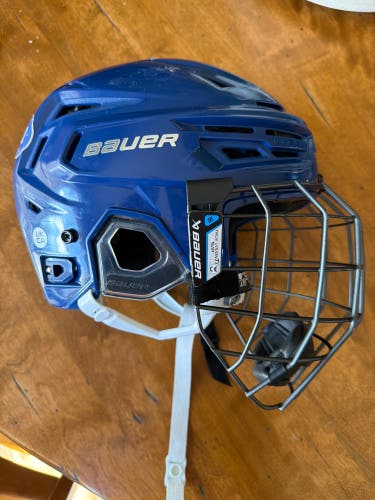 Medium Bauer Re-Akt 155 Helmet (Used)