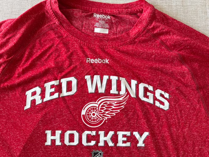 Detroit Red Wings NHL Speedwick Locker Room T-Shirt Reebok (Used)