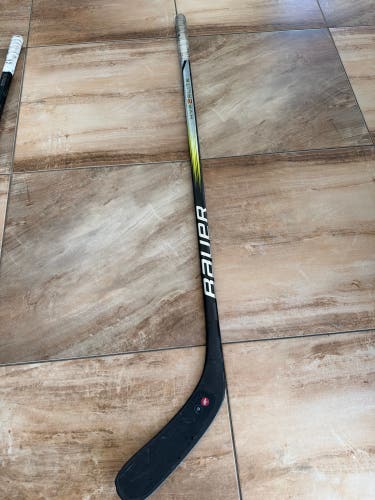 Junior Bauer Vapor Hyperlite 2 Right Handed Hockey Stick P88 50 Flex (Used)