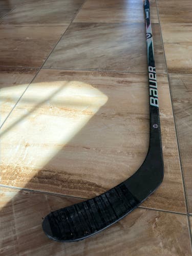 Junior Bauer Proto2 Right Handed Hockey Stick P28 40 Flex (Used)