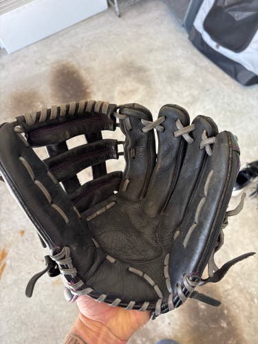 Louisville Slugger Xeno RH Softball Glove 12.5" (Used)