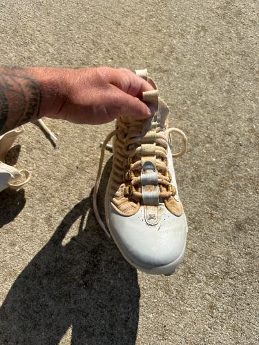 White Men's Size M 8.0 (W 9.0) Under Armour Bryce harper Molded Cleats (Used)