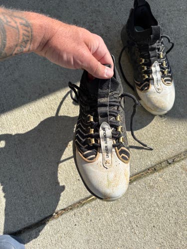 Black Men's Size M 8.5 (W 9.5) Adult Under Armour Molded Cleats Cleats (Used)