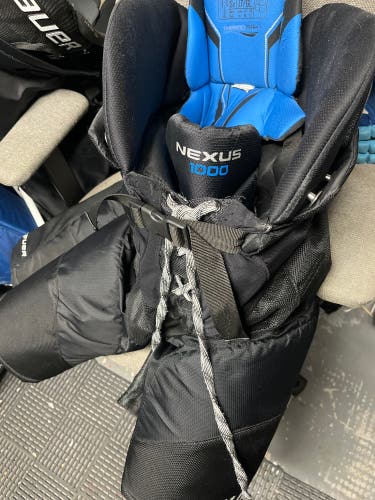 Men's Senior Large Bauer Nexus 1000 Hockey Pants (Used)