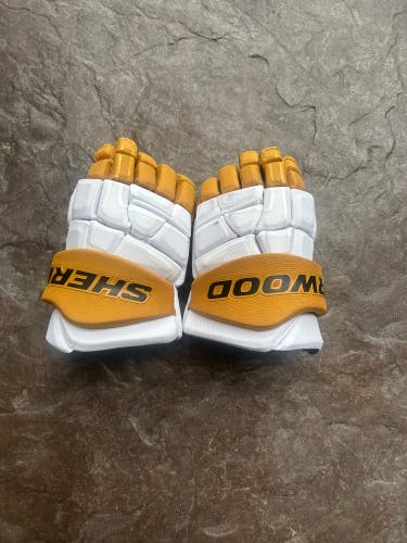 Sher-Wood Code V Pro Gloves 13" (Used)