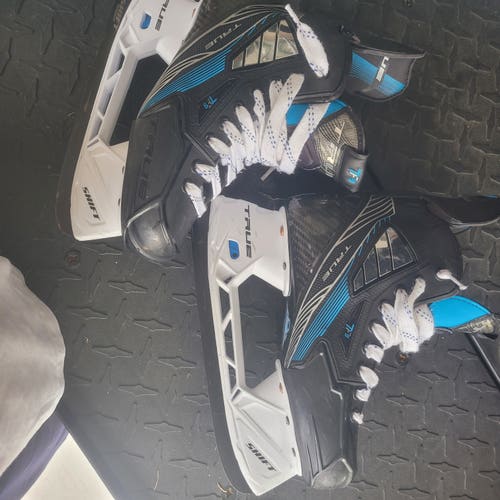 True TF9 Hockey Skates Size 4.5 (Used)