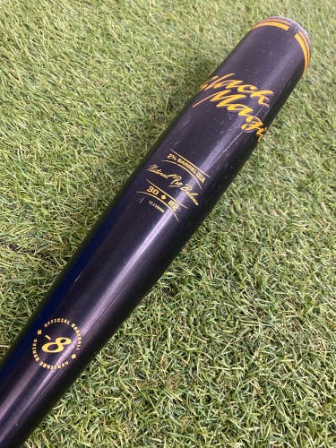 Easton Black Magic (2 3/4") USSSA Bat 2023 (-8)