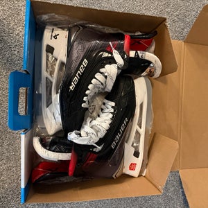 2023 Bauer Vapor X5 Pro Hockey Skates Regular Width 7 (Used)