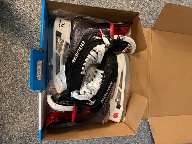 2023 Bauer Vapor X5 Pro Hockey Skates Regular Width 7 (Used)