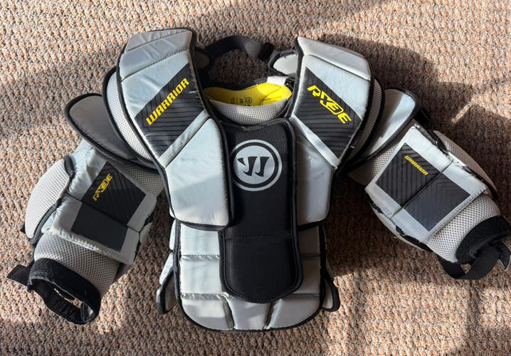 Small / Medium Warrior Ritual X3E Goalie Chest Protector (Used)