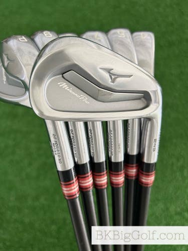 Mizuno Pro 243 Forged Iron Set 4-P / LA Golf A Series 105i Extra Stiff Graphite