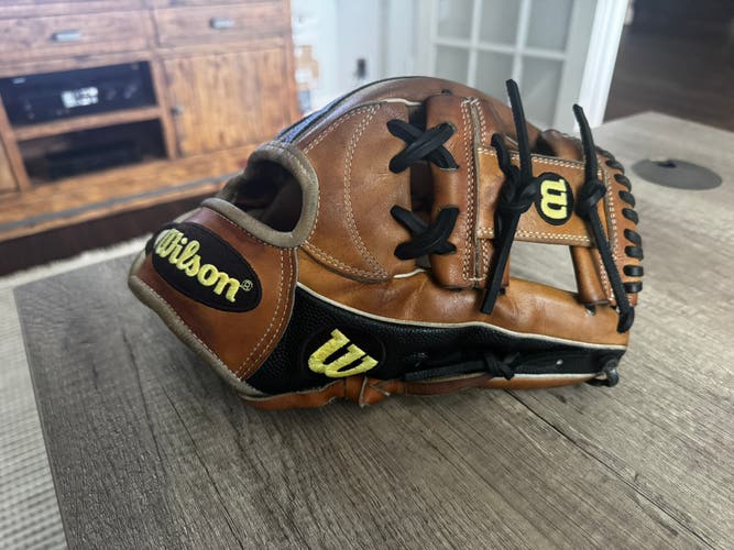 Wilson A2000 1787 RH Baseball Glove 11.75" (Used)