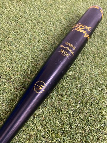 Easton Black Magic (2 5/8") USSSA Bat 2023 (-5)