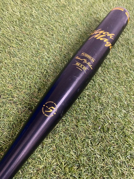Easton Black Magic (2 5/8") USSSA Bat 2023 (-5)