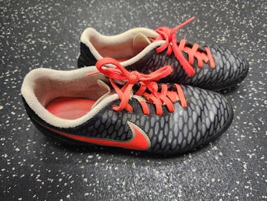 Used Nike MAGISTA Soccer Cleats Black Junior 04 11849-S000036860