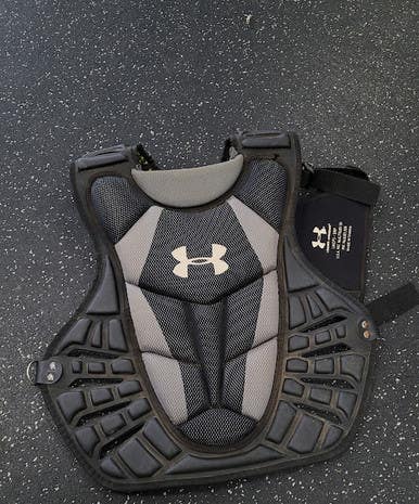 Used Under Armour UACP3-SRP Catchers Chest Protector Black Adult 11849-S000038017