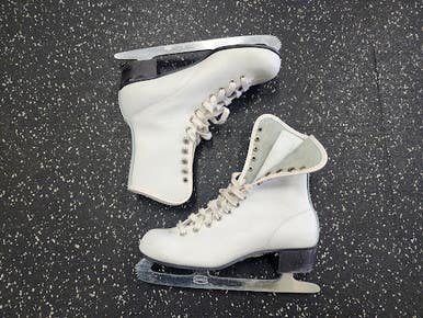 Used FIGURE SKATES WomensFigure Skate White Senior 5 11849-S000037275