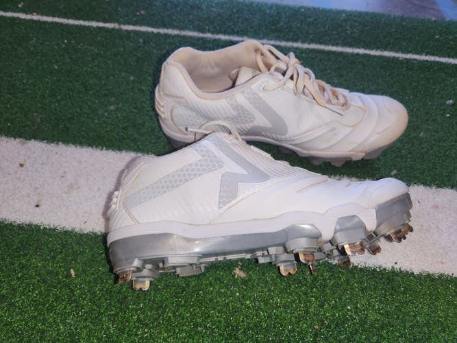 White Women's Size M 7.5 (W 8.5) Ringor Low Top Metal (Used)