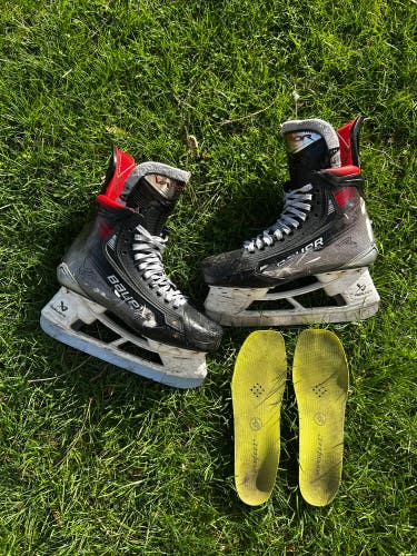 2023 Bauer Vapor X5 Pro Hockey Skates Regular Width 6.5 (Used)