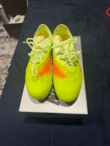 Yellow Men's Size M 8.0 (W 9.0) Nike Cleats (New)