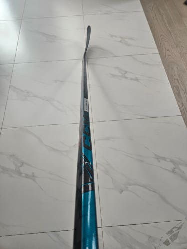 Senior CCM Vizion Right Handed Hockey Stick P90TM 70 Flex (Used)