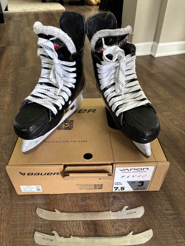 Bauer Vapor Fly40 Hockey Skates 7.5 (Used)