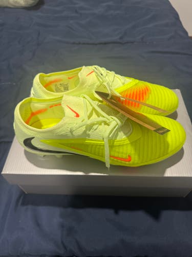 Men's Size M 8.5 (W 9.5) Nike Cleats (New)