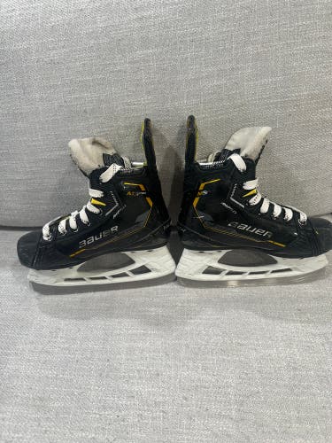 Great Youth Bauer Supreme M5 Pro Hockey Skates 11.5 (Used)
