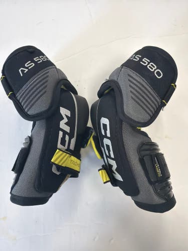 Junior Medium CCM Tacks AS 580 Elbow Pads (Used)