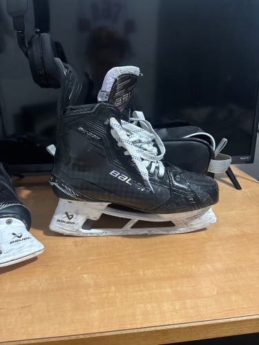 Black 2024 Bauer Supreme Shadow Hockey Skates Regular Width 8.5 (Used)