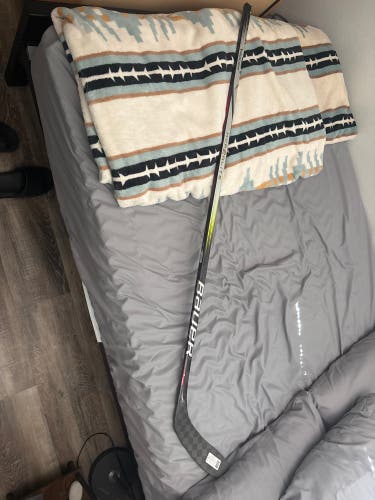 Senior Bauer Vapor Hyperlite 2 Left Hand Hockey Stick P28 77 Flex (New)