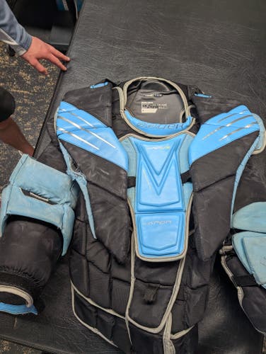 XL 2023 Bauer Hyperlite Goalie Chest Protector (Used)