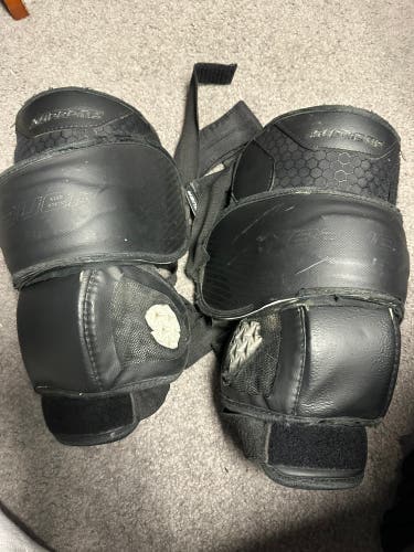 Bauer Supreme senior knee guards (Used)