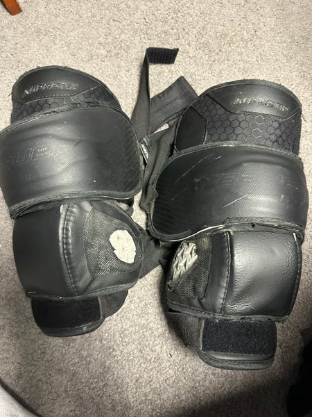 Bauer Supreme senior knee guards (Used)