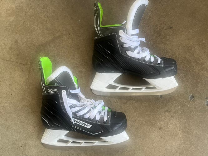 Bauer XLS Hockey Skates Size 6 (New)