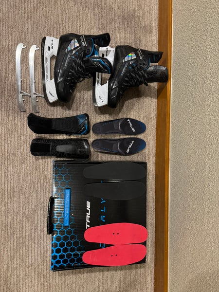 Black 2024 True Hockey Skates Regular Width 8 (Used)