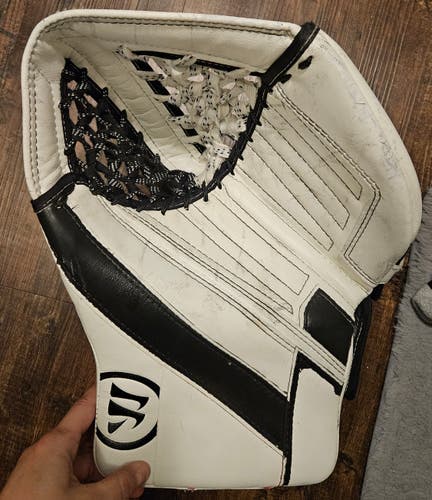 INT Warrior Ritual G4 Regular Goalie Glove