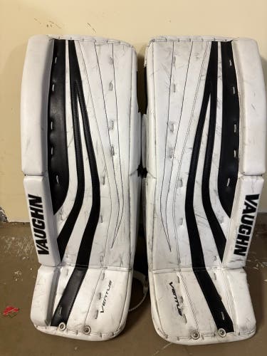 29" Vaughn Ventus SLR Goalie Leg Pads (Used)