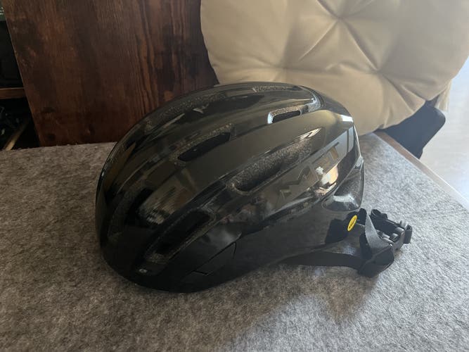 MET Miles MIPS Bicycle Helmet - awarded 5 out of 5 stars by 2025 Virginia Tech Helmet Ratings