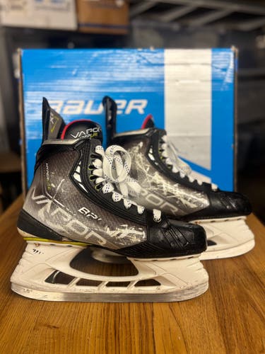 Bauer Vapor Hyperlite Hockey Skates - Senior 10 (Good Condition)