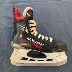 2023 Bauer Vapor X4 Hockey Skates Size 4.5 (Used)