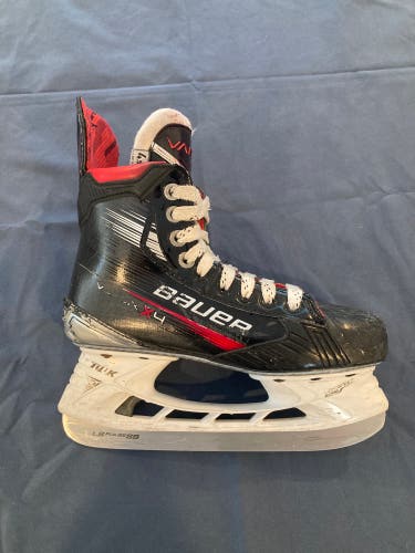2023 Bauer Vapor X4 Hockey Skates Size 4.5 (Used)
